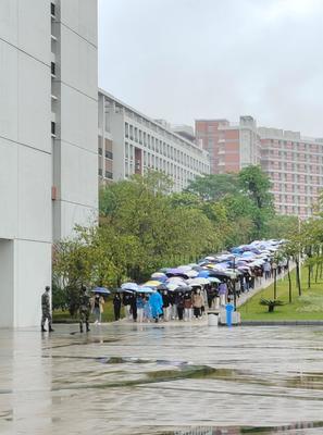風雨與疫情終將散去 相擁與相逢不再“密接” --廣東工貿職業技術學院白云校區第七次全員核酸檢測
